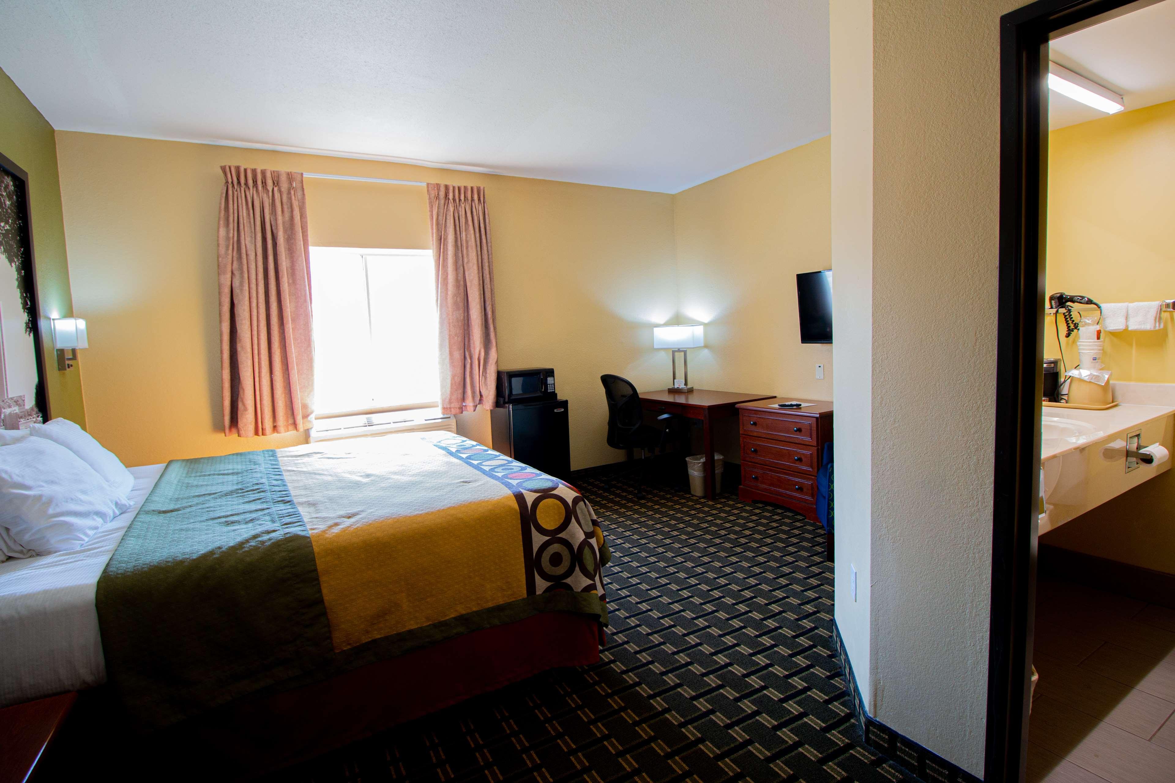 Hotel Surestay By Western East Tulsa