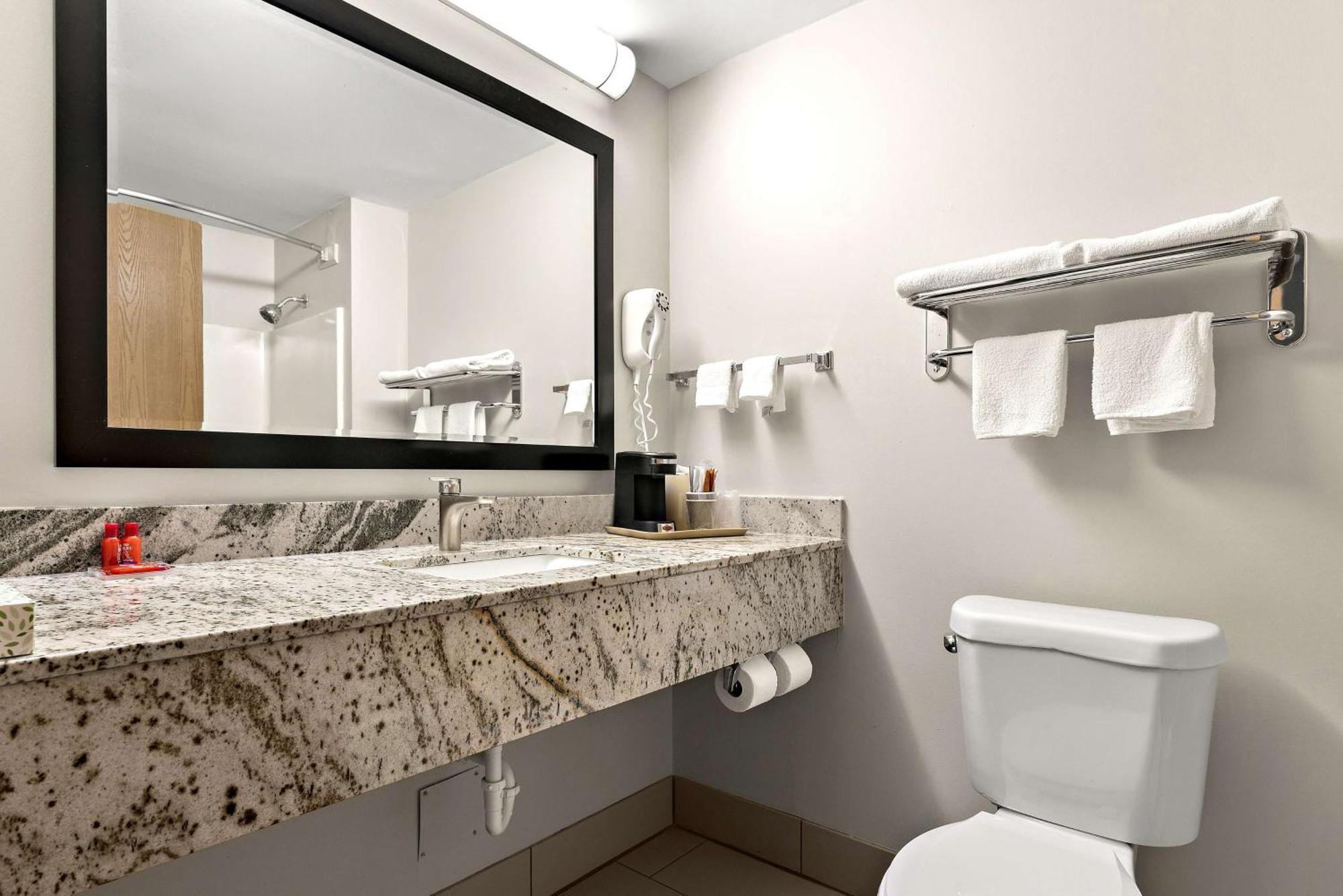 Hotel Surestay By Western East Tulsa