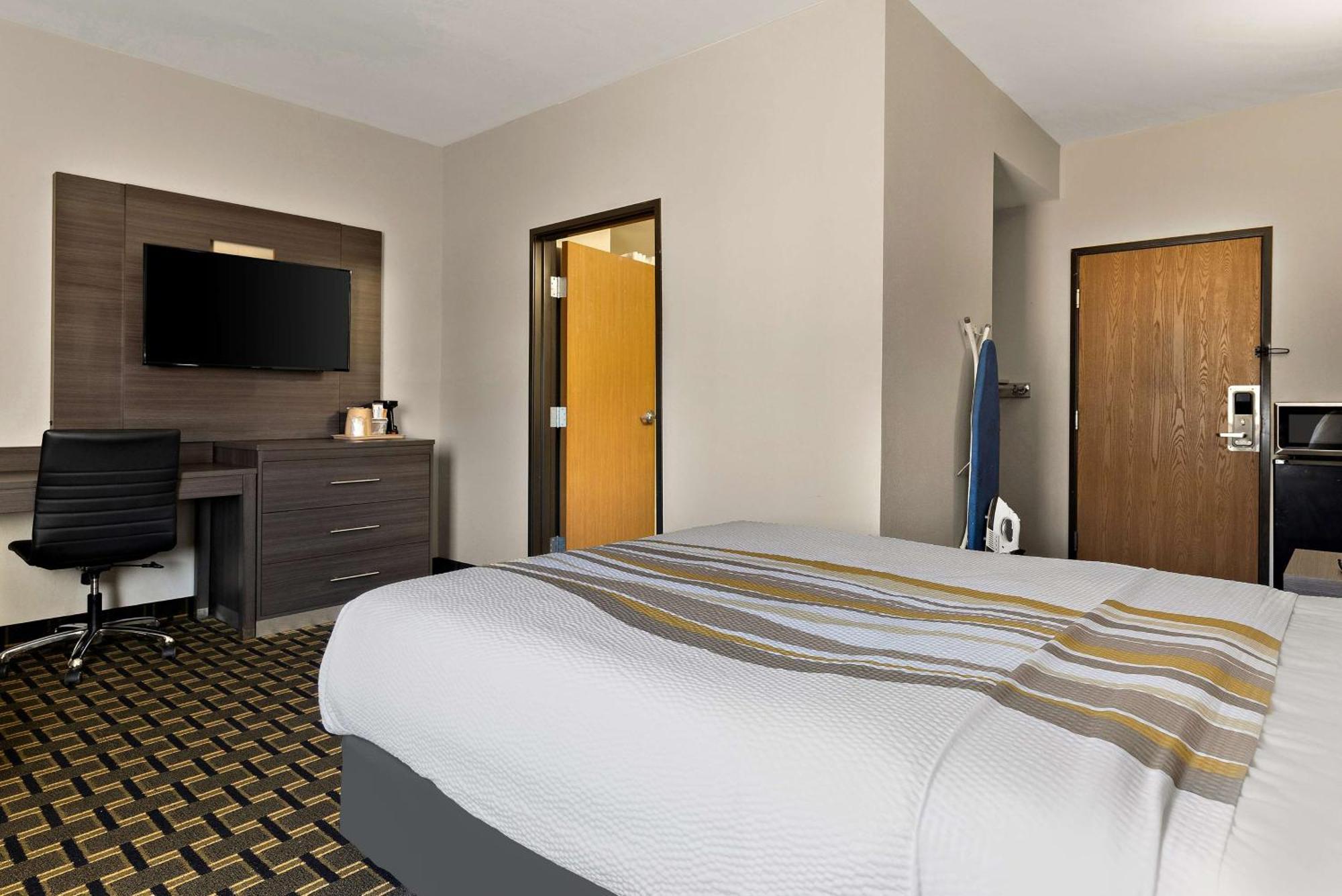 Surestay By Western East Tulsa