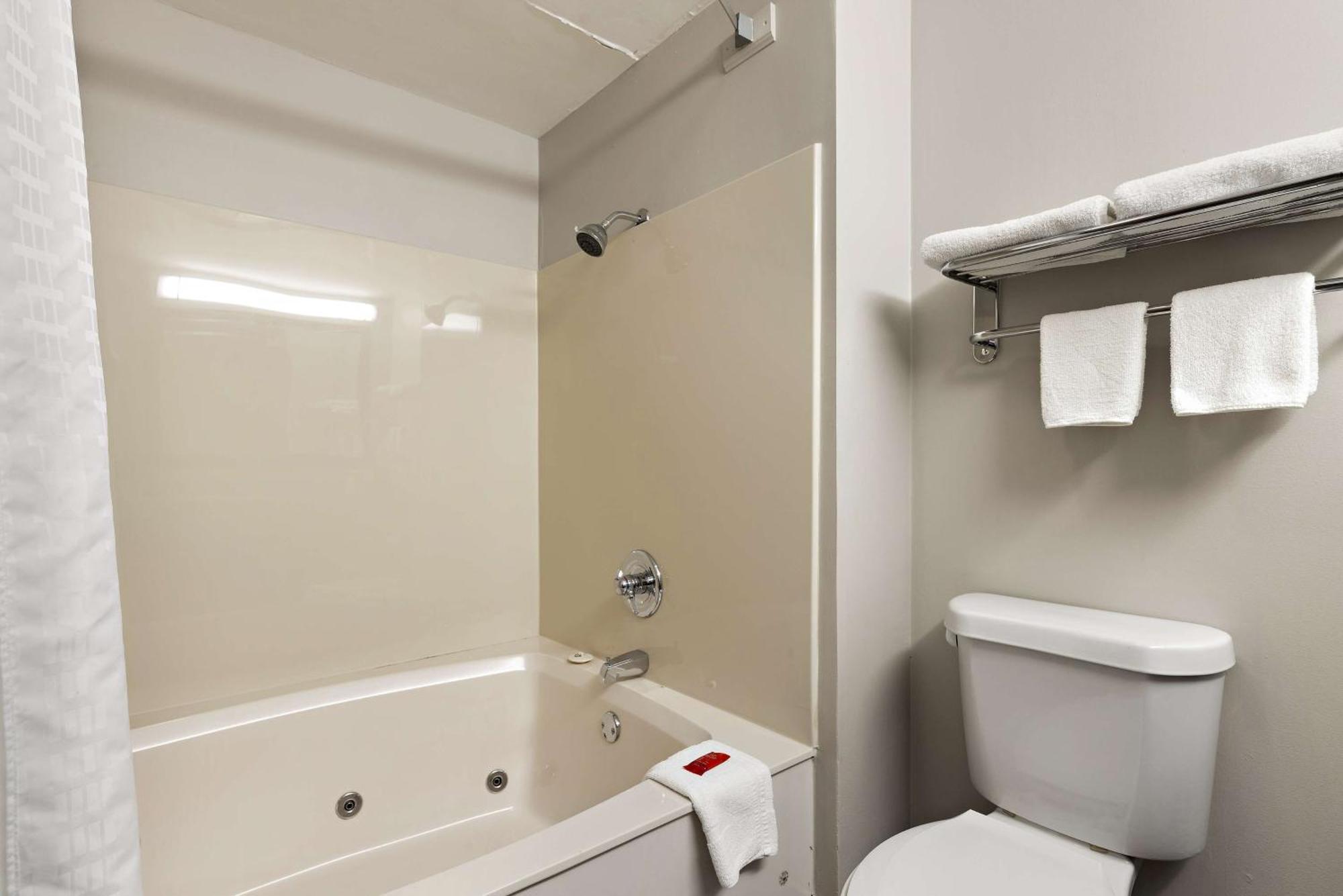 Surestay By Western East Hotel 3*