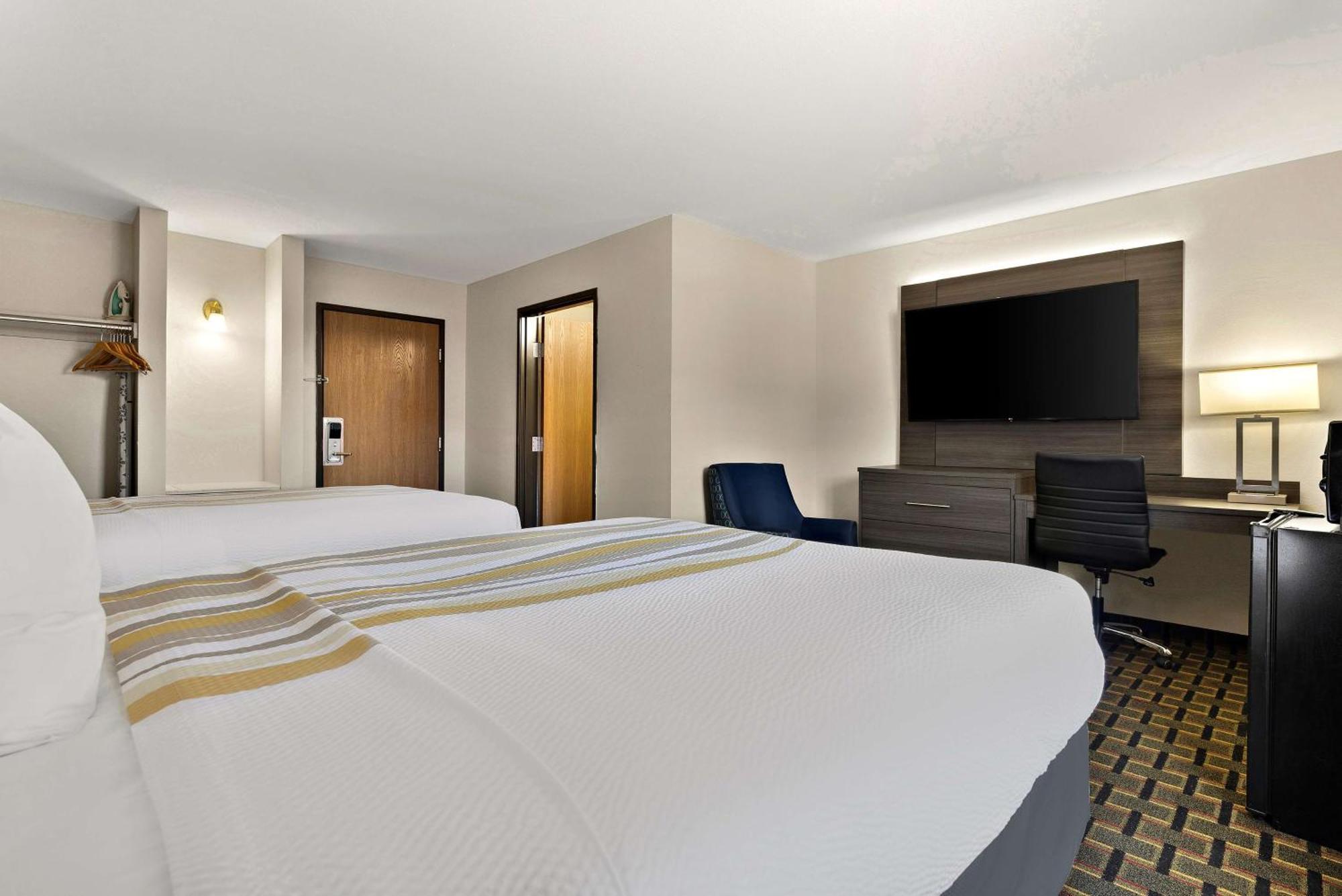 Hotel Surestay By Western East