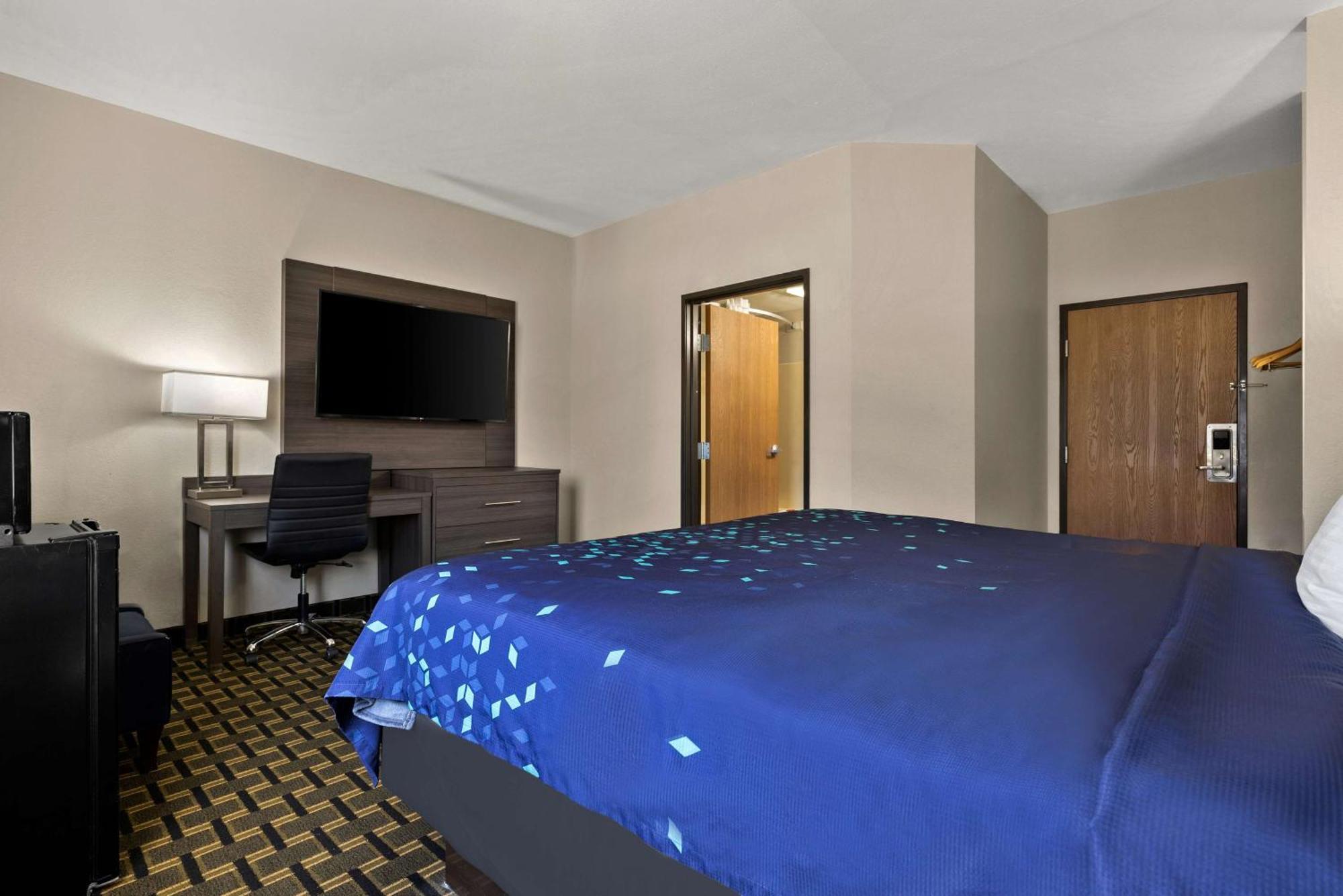 Surestay By Western East Hotel