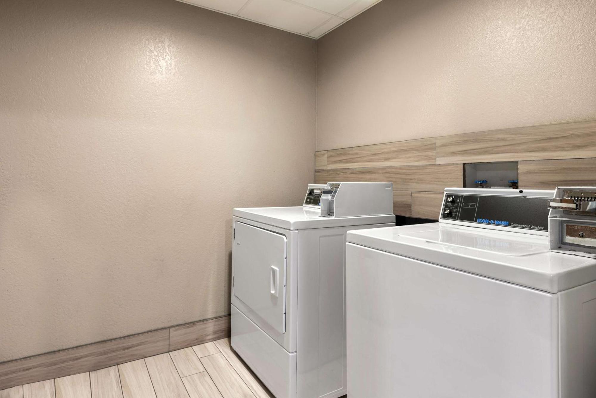 Surestay By Western East 3*