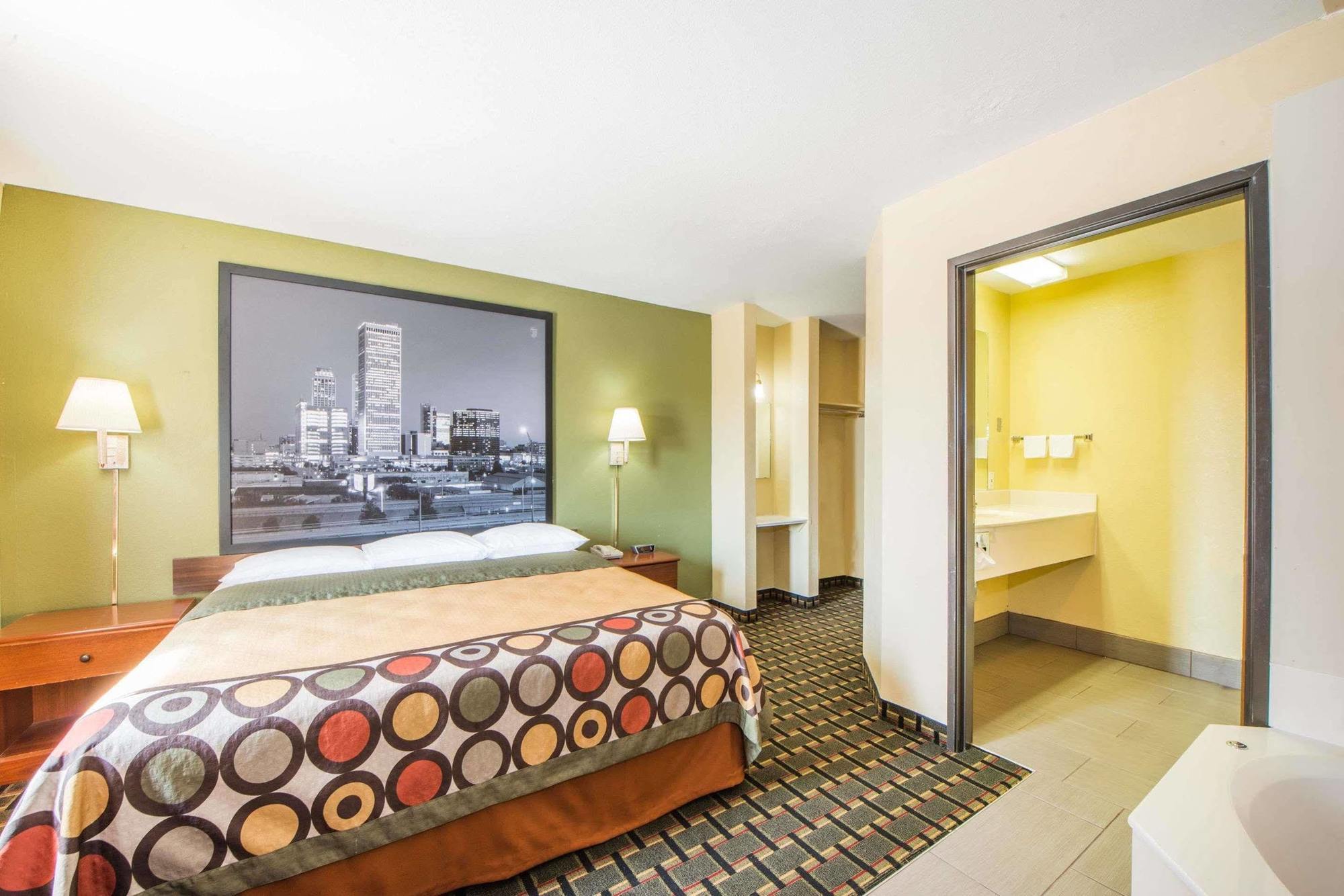 Surestay By Western East Hotel 3*