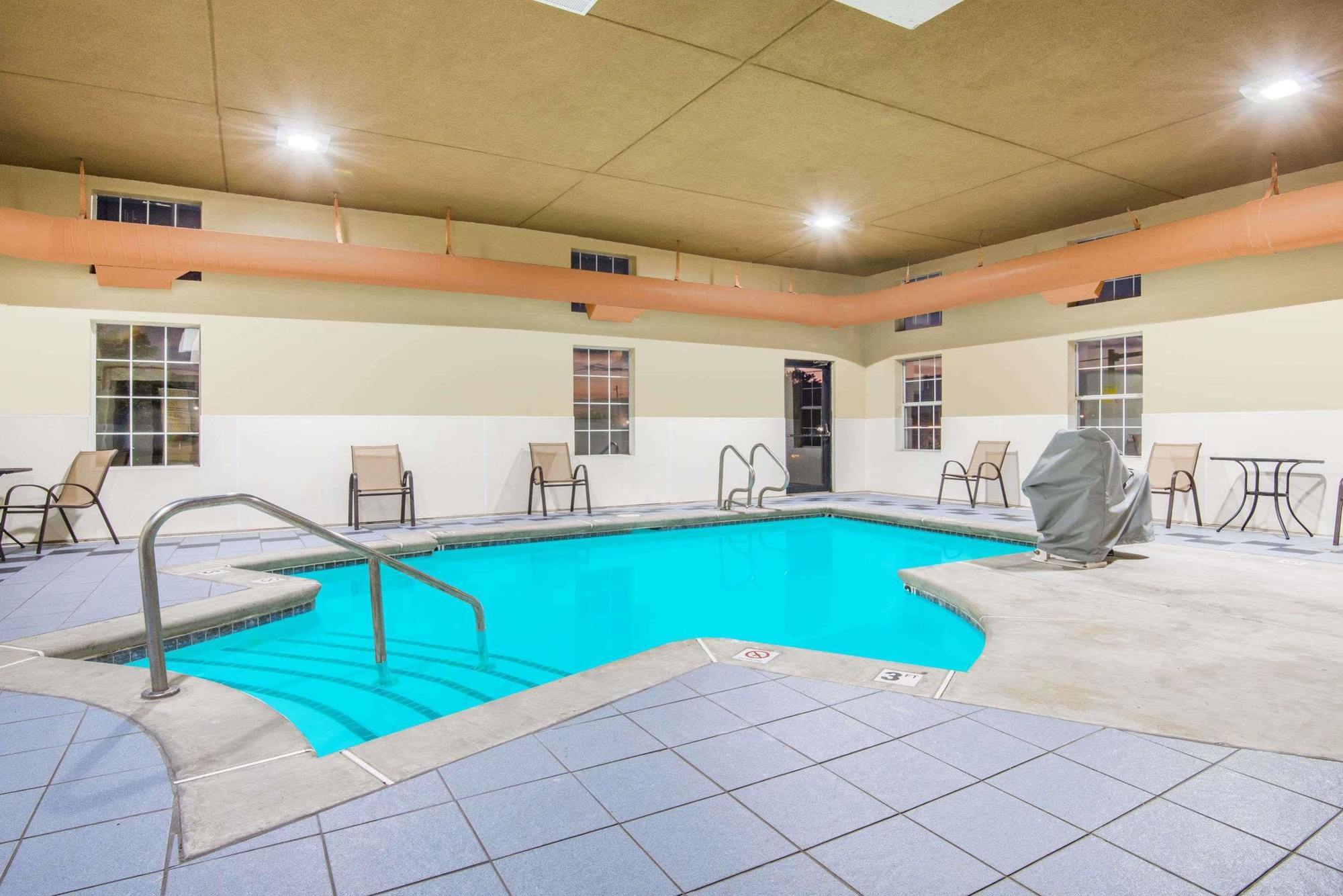 Surestay By Western East Tulsa