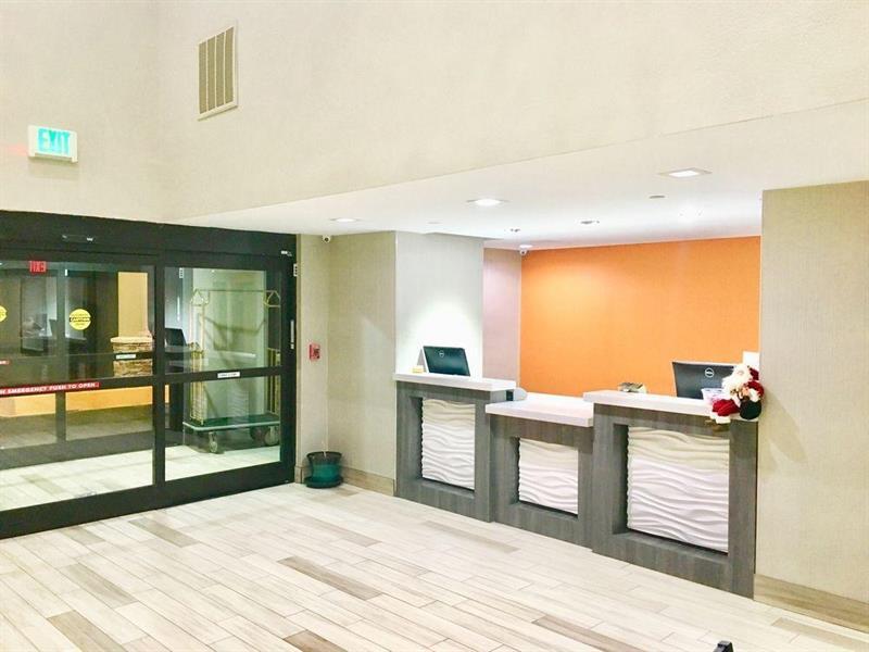 Hotel Surestay By Western East 3*