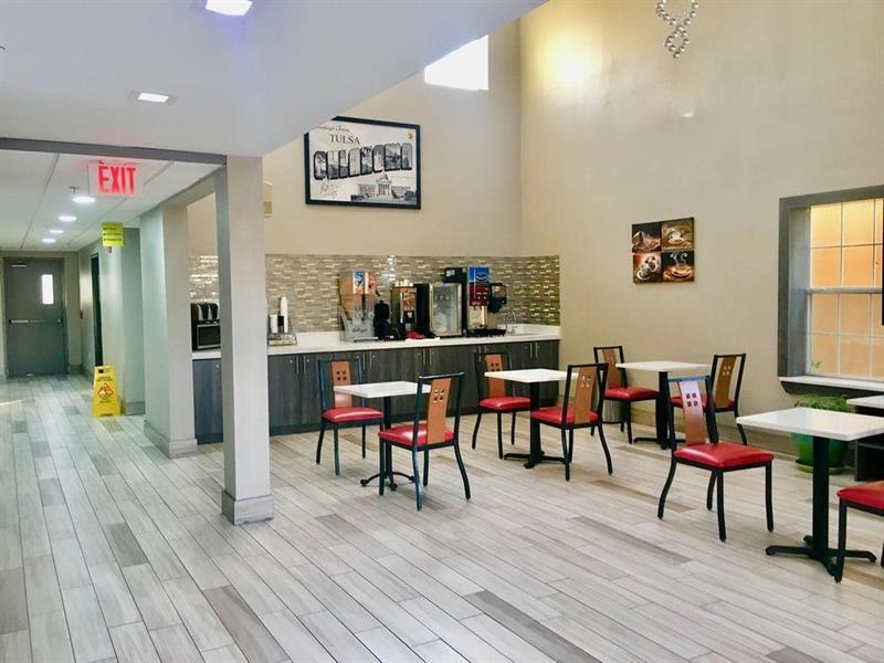 Hotel Surestay By Western East Tulsa