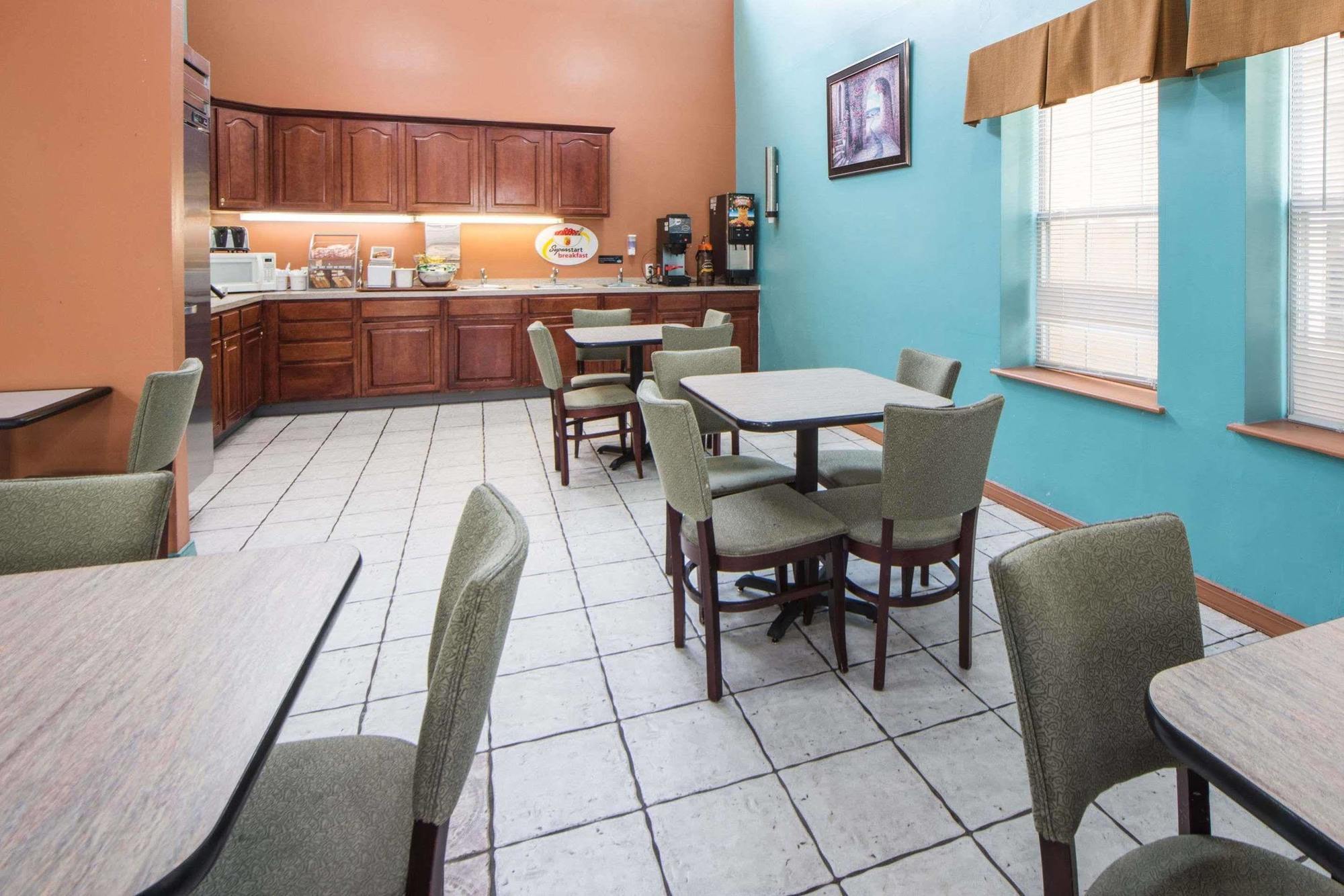 Surestay Plus By Best Western East 3*